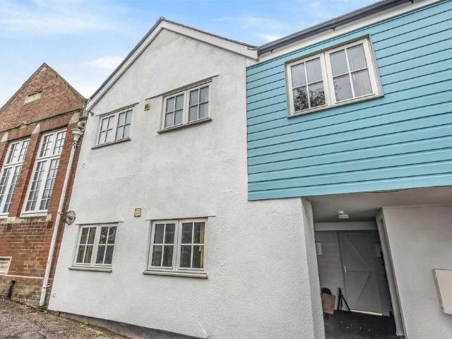 Flat for rent in Littletown, Budlake