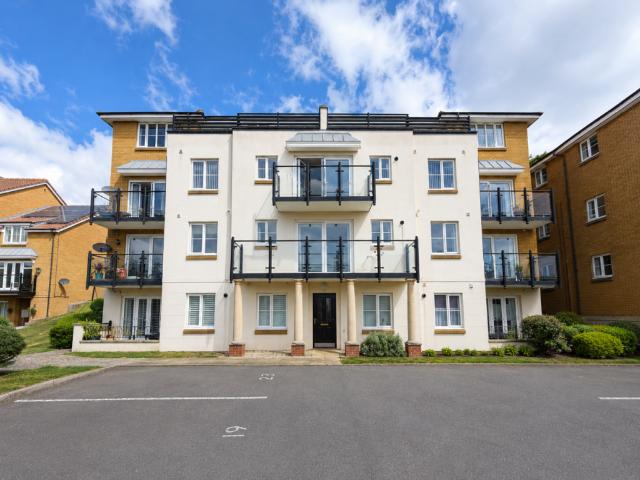 Flat for rent in Golden Valley, Folkestone