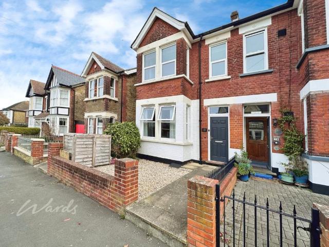 Flat for rent in Upton, Acol