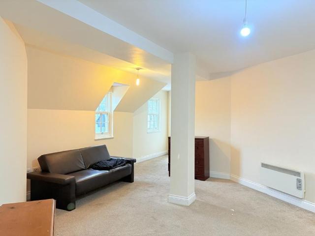 Apartment for rent in Mile End, Fordham Heath