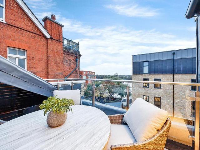 Flat for rent in Hammersmith, Greater London