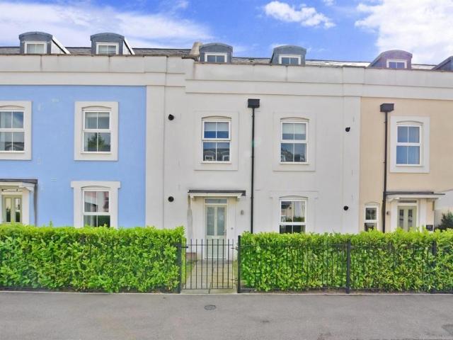 Flat for rent in Red Hill, Surrey