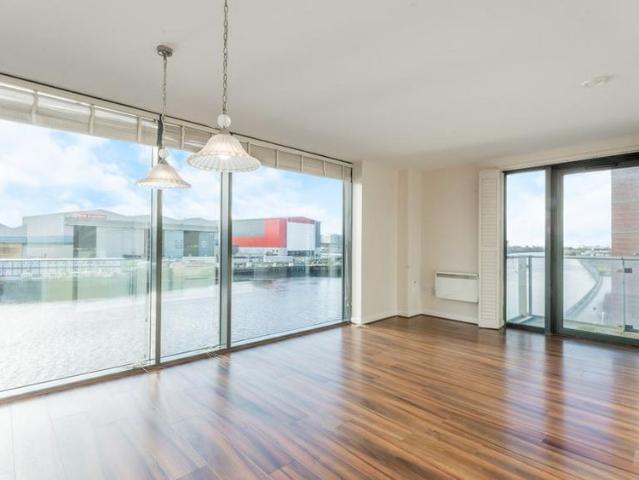 Apartment for rent in Thornwood, Govan