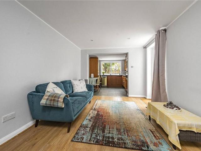 Apartment for rent in St Margarets, Greater London