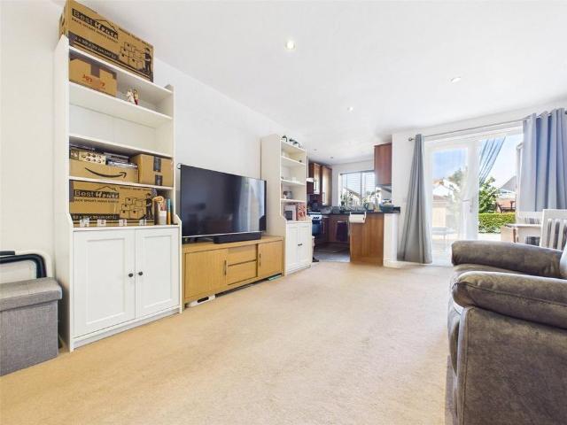 Apartment for rent in Lower Halliford, Surrey