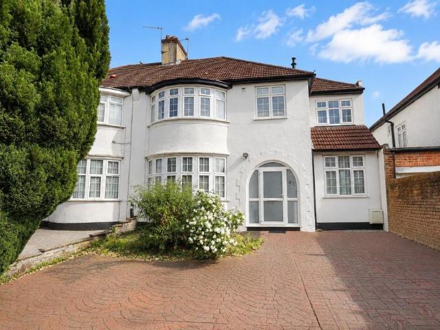 Flat for rent in London Borough of Croydon, Purley