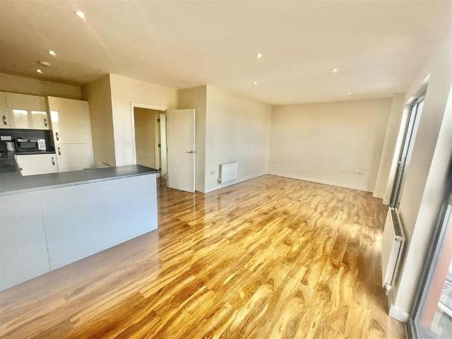 Apartment for rent in Lane, Greater London