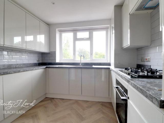 Flat for rent in East Greenwich, Greater London