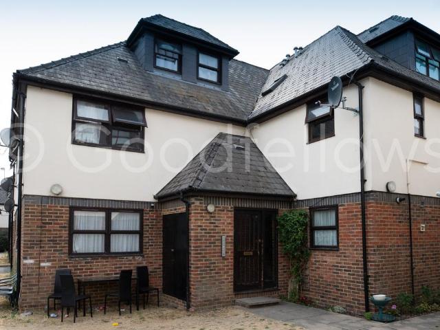 Flat for rent in London Borough of Merton, Mitcham