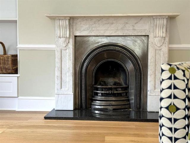 Apartment for rent in Pachesham Park, Surrey