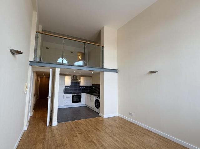 Flat for rent in Calderstones