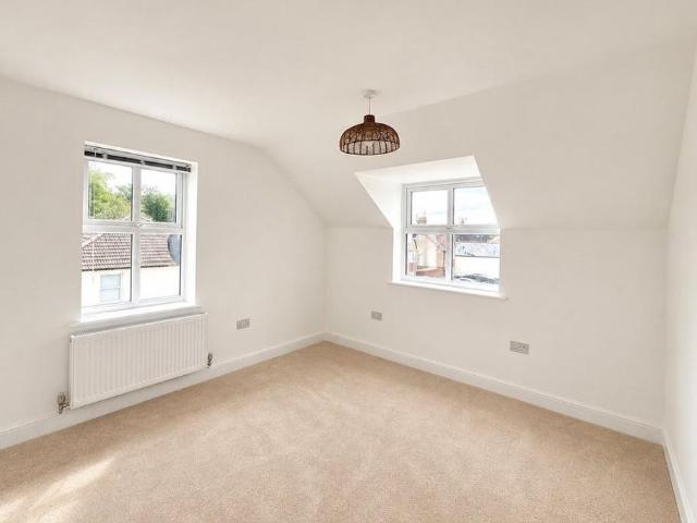 Apartment for rent in Southborough, Sandown Park