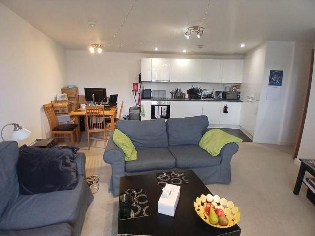 Apartment for rent in Redhill, Reigate and Banstead