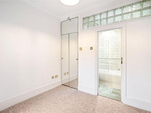 Apartment for rent in West Kensington, Greater London