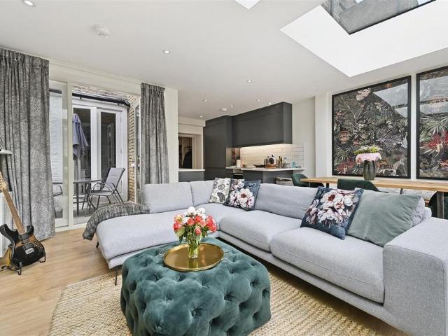Apartment for rent in London Borough of Hammersmith and Fulham, Greater London