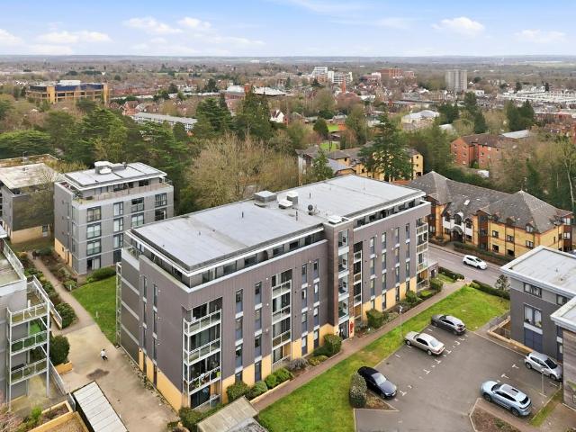 Flat for rent in St Albans, Five Acres