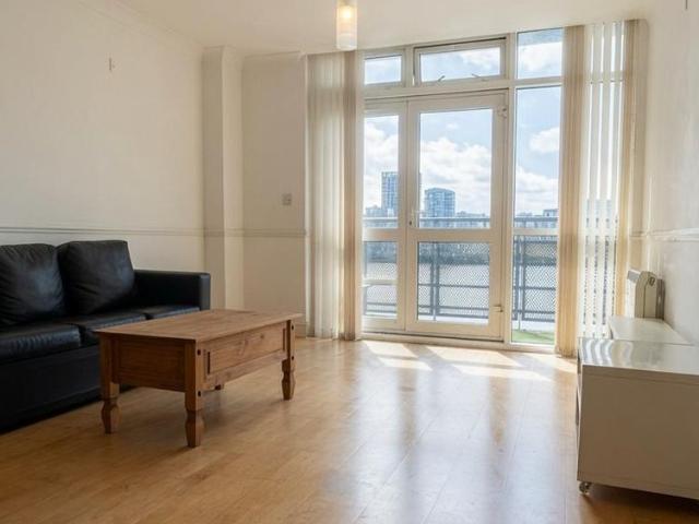 Apartment for rent in Poplar Grove, Greater London