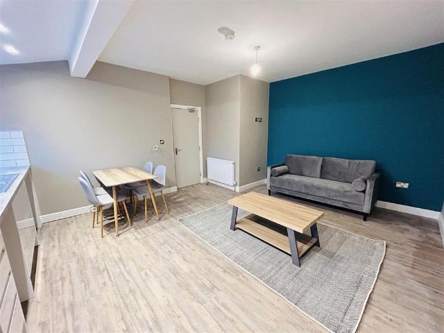 Apartment for rent in Hyde Park, West Yorkshire