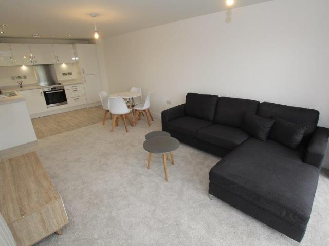 Flat for rent in Hough Green, Two Mills