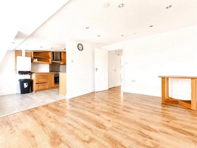Flat for rent in Plaistow, Greater London