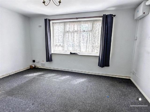 Apartment for rent in Roselands, Eastbourne