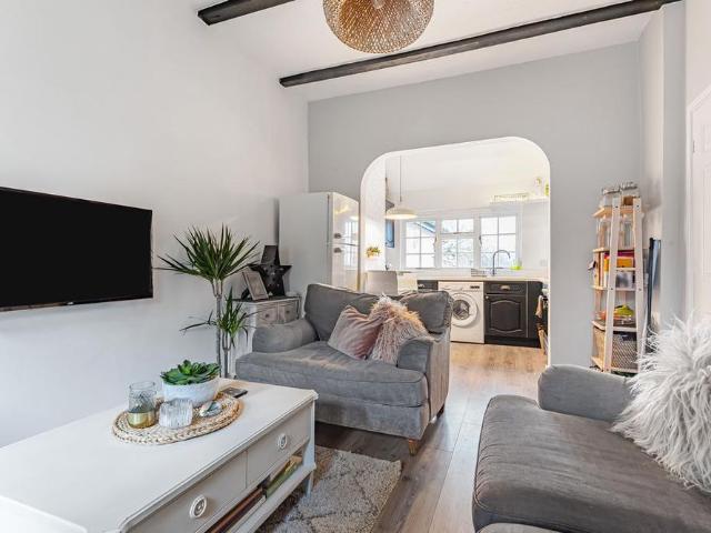 Apartment for rent in Upper Hale, Fole