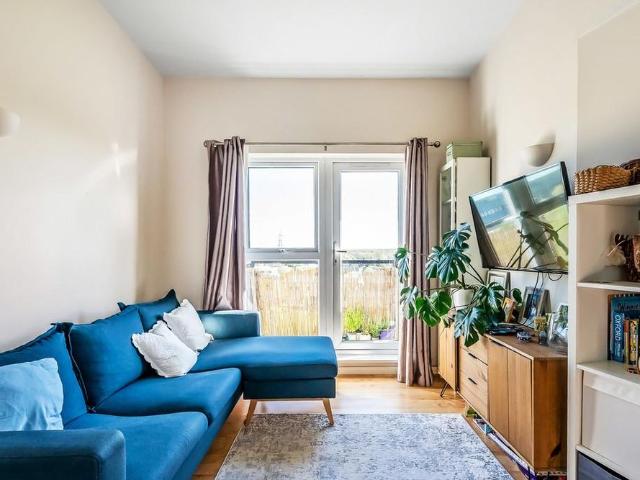 Apartment for rent in Pachesham Park, Surrey