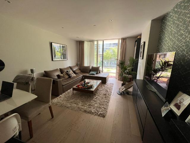 Flat for rent in East Greenwich, Greater London