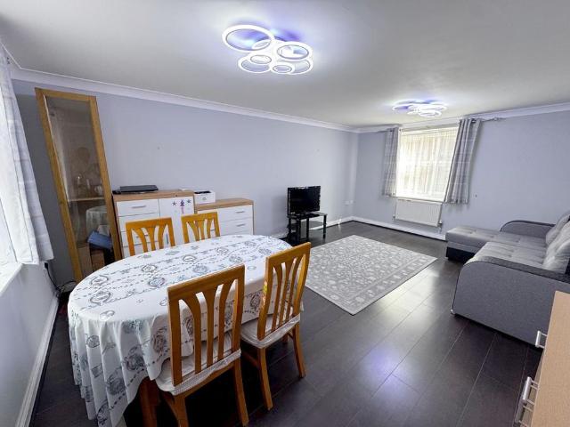 Apartment for rent in Churchward, Rodbourne