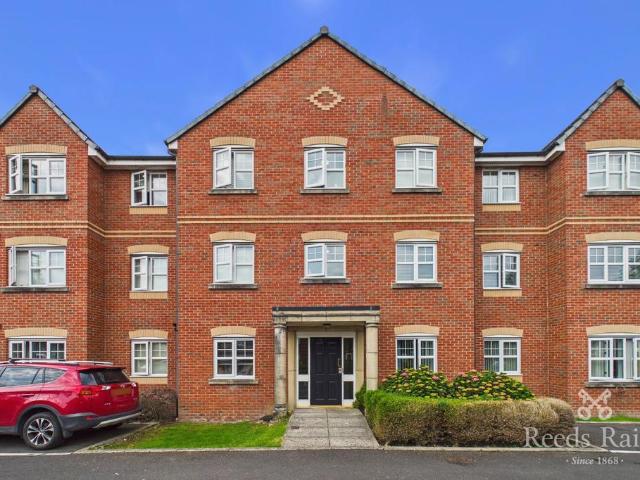 Flat for rent in Guide Bridge, Greenheys