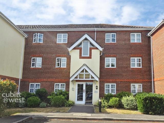 Flat for rent in Chichester, Littlecote