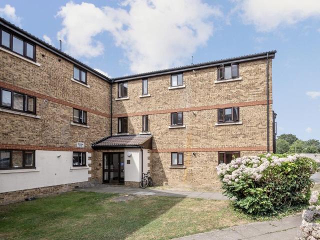 Flat for rent in London Borough of Merton, Greater London