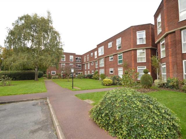 Flat for rent in Blackhills, Surrey