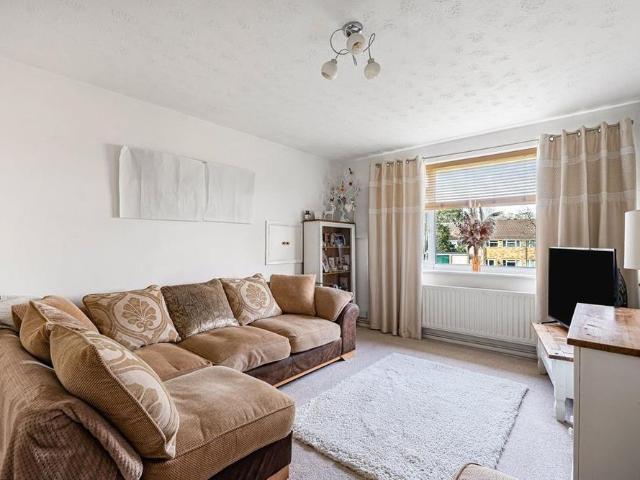 Apartment for rent in Fole, Surrey