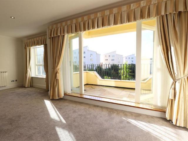 Apartment for rent in Rosehill, Greater London