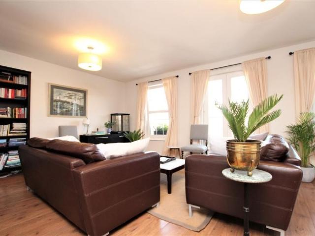 Apartment for rent in Stenhouse, Scotland