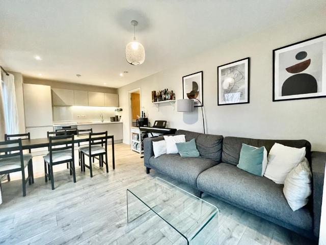 Flat for rent in Cavalier Hill, Leeds