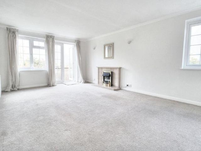 Apartment for rent in Willingdon, Cross In Hand