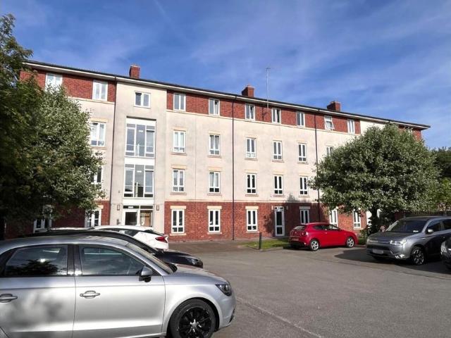 Flat for rent in Calderstones