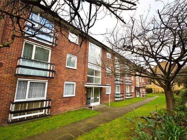 Flat for rent in London Borough of Croydon, Purley