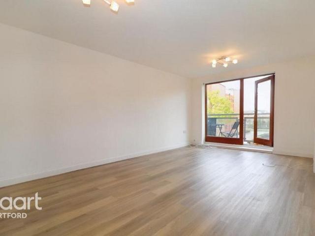 Apartment for rent in Swanscombe and Greenhithe, Monks Orchard