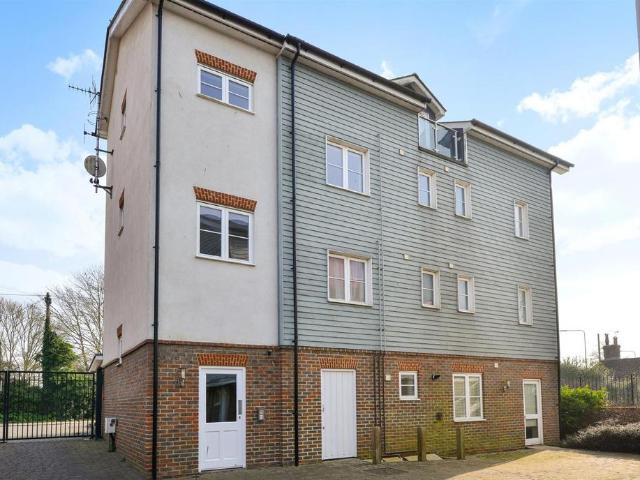 Flat for rent in Heathlands, East Sussex