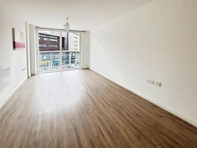 Flat for rent in London Borough of Hounslow, Feltham