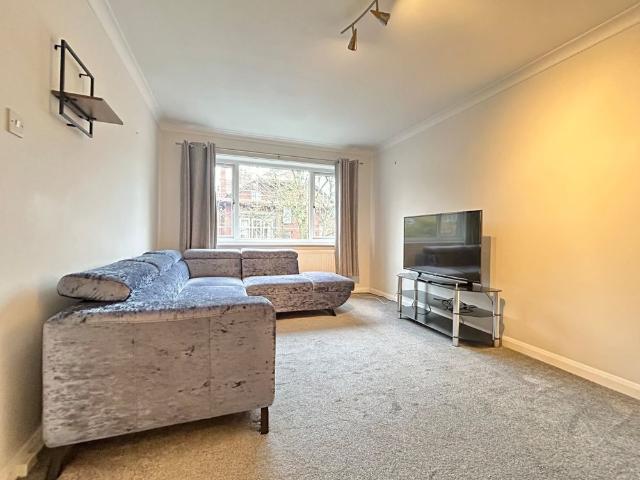 Apartment for rent in West Park, West Yorkshire