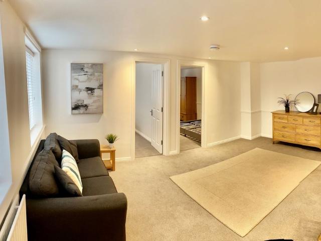 Apartment for rent in Cranleigh, Waverley