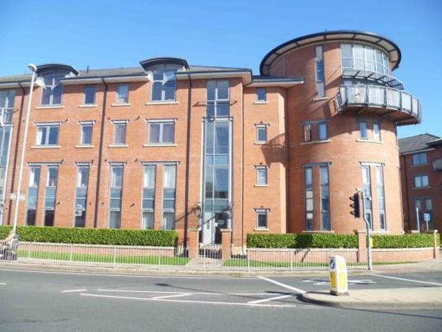 Flat for rent in Hough Green, Two Mills