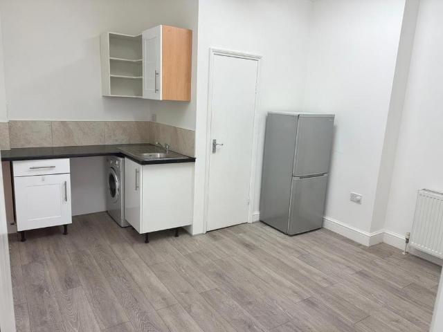 Flat for rent in Leyton, Greater London