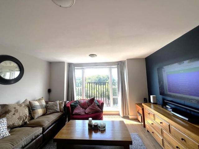 Apartment for rent in Perryfields, West Sussex
