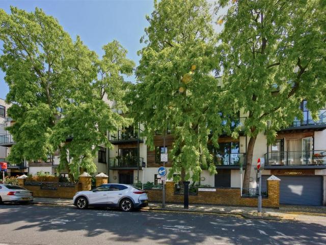 Flat for rent in Earlsfield, Greater London