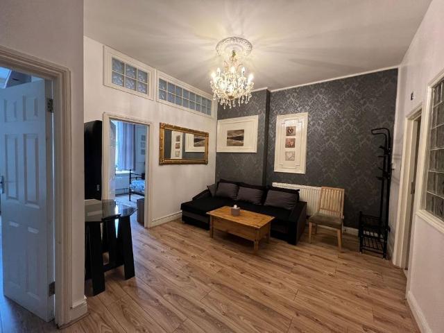 Flat for rent in South Hampstead, Greater London